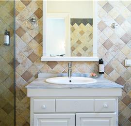 3 bedroom villa with heated pool in Kassiopi, Corfu, sleeps 6